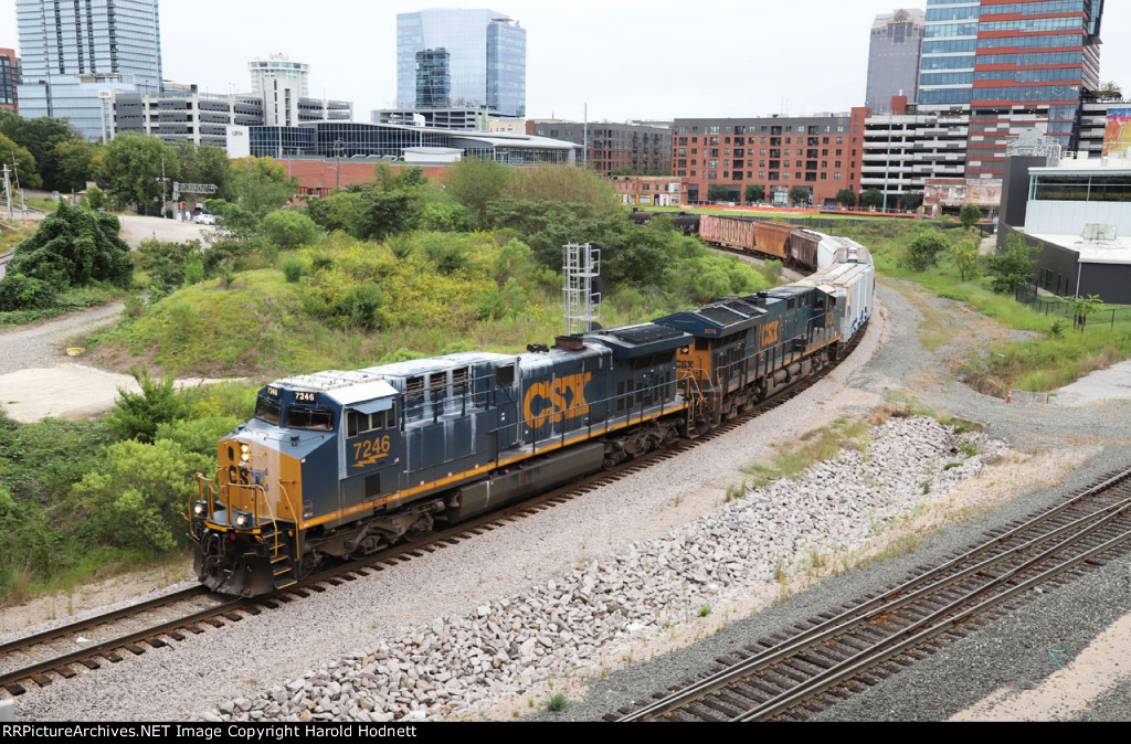 CSX 7246 leads train L619-29 past the signal at Raleigh tower